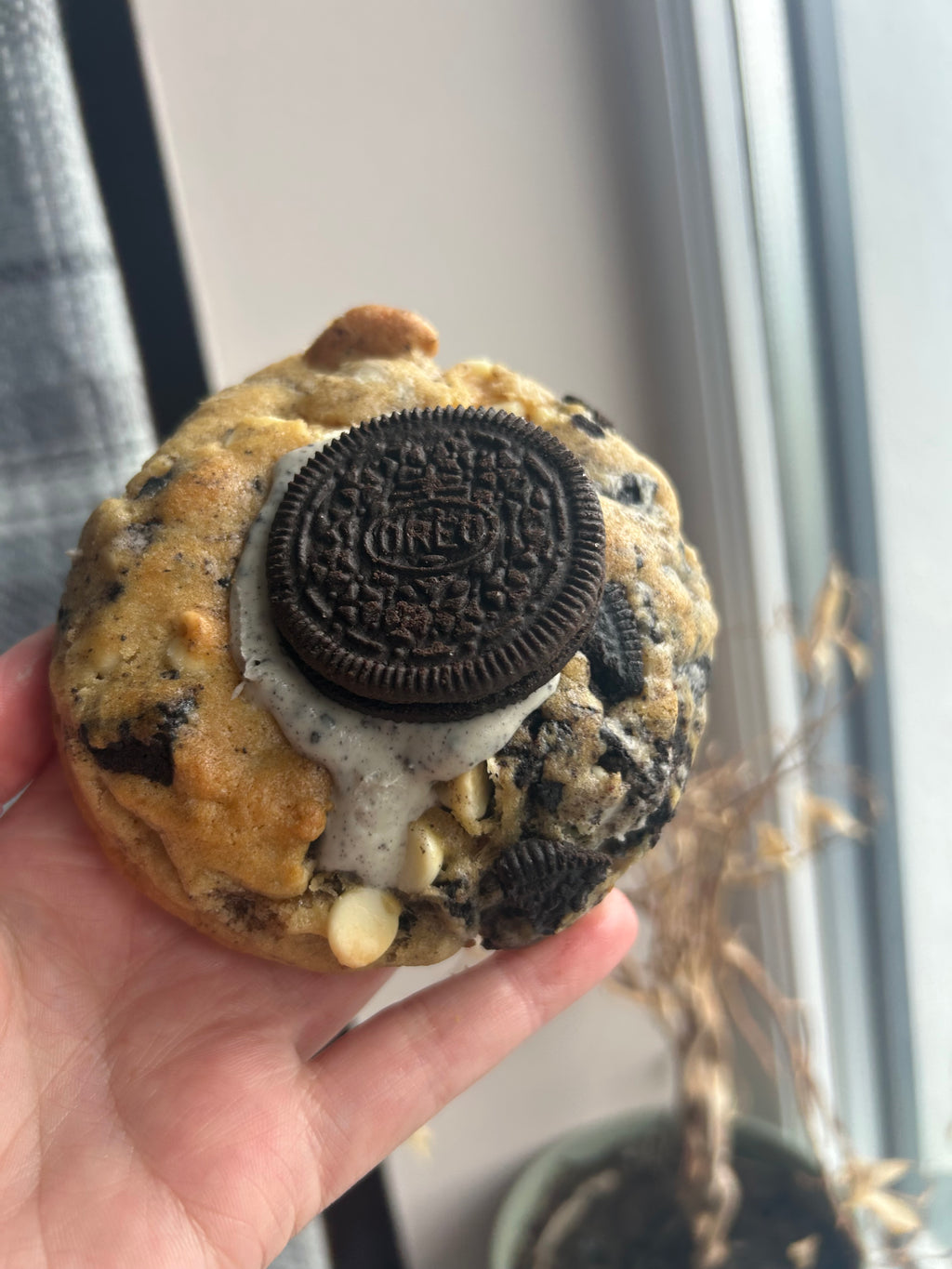 Cookies and cream cookie