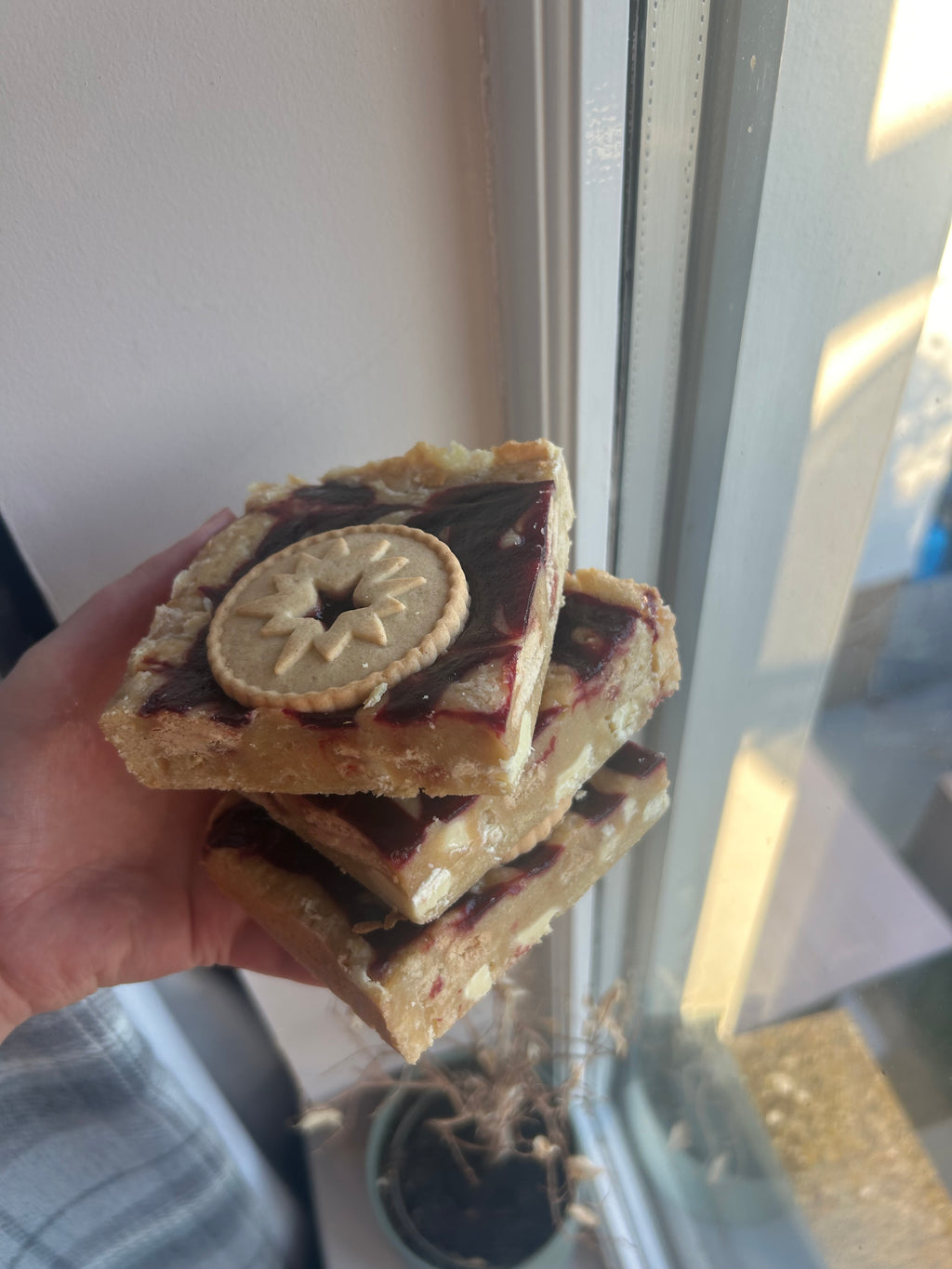 Jammie dodger blondie