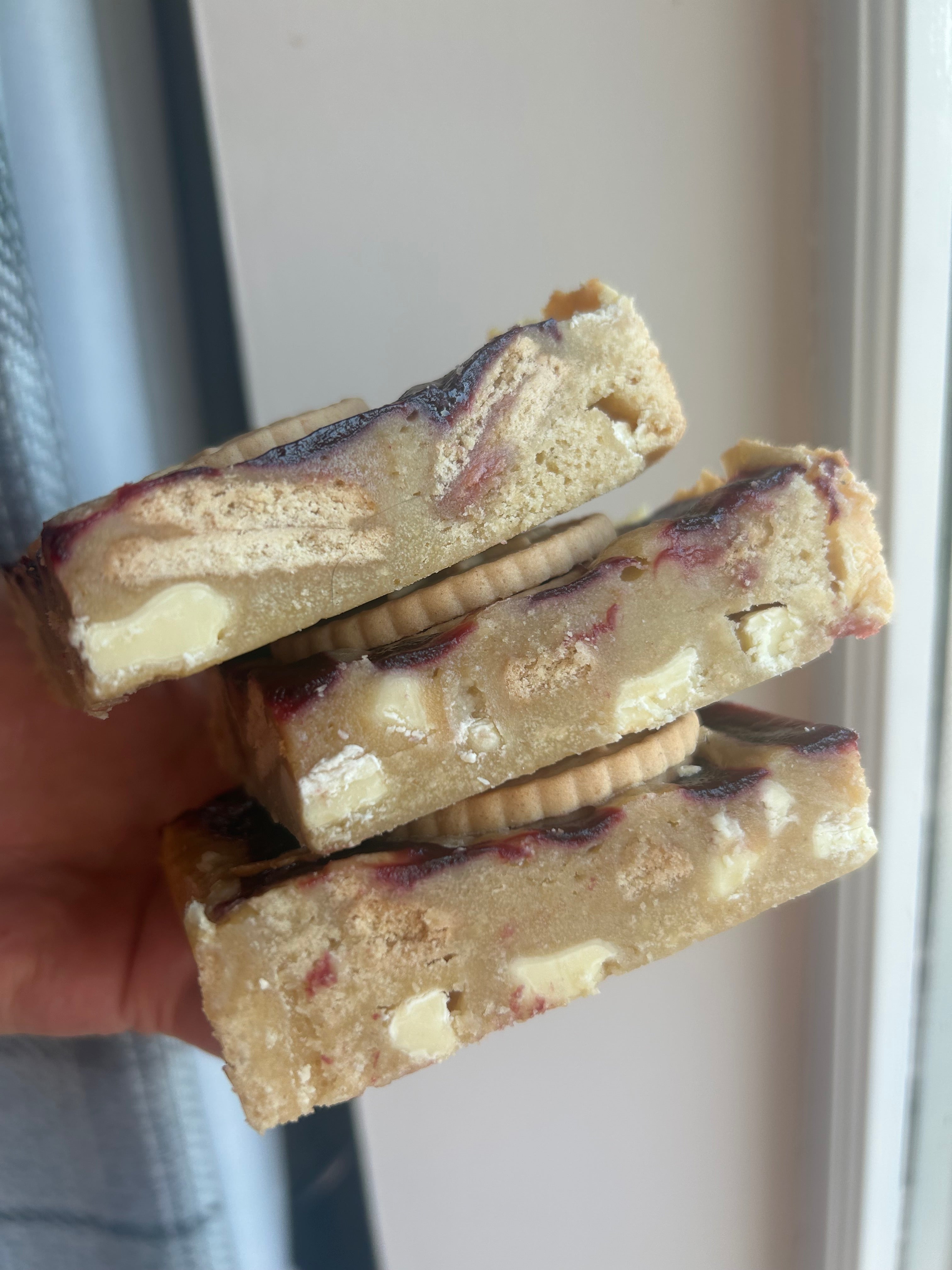 Jammie dodger blondie